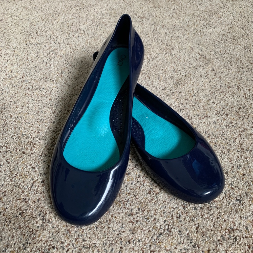 Oka B Flats